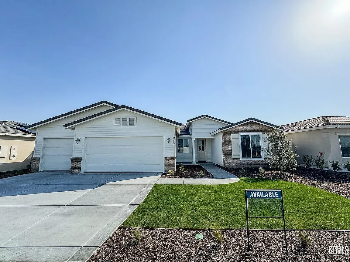 4 bed, 2402 sqft, $3,300 — Photo 2