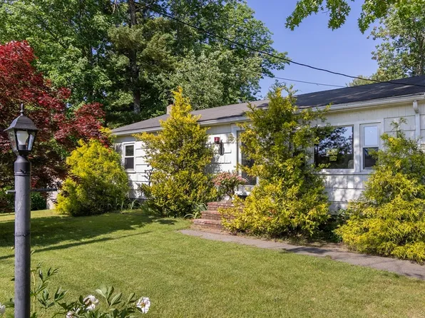 13 Lake St, Kingston, MA 02364