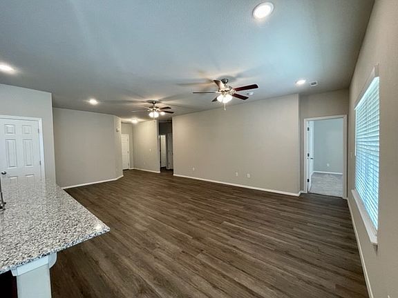 3rd image of 513 Ashwood St