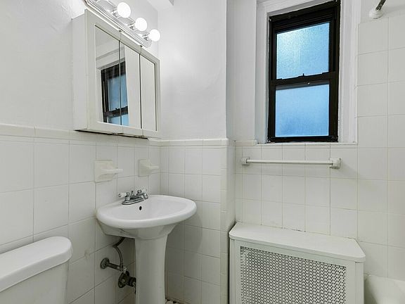 3rd image of 237 E 20th St APT 5G