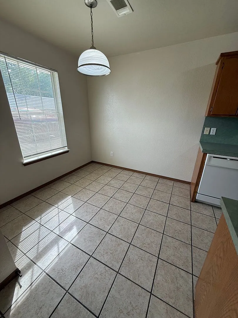 1325 Brazil Ave — Photo 3