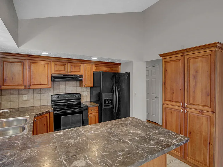 1179 E 2450 N — Photo 6