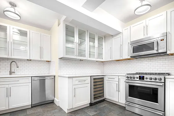 Sold by Compass | media 20