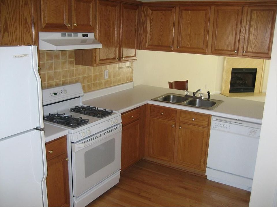 1st image of 72 Barrington Pl