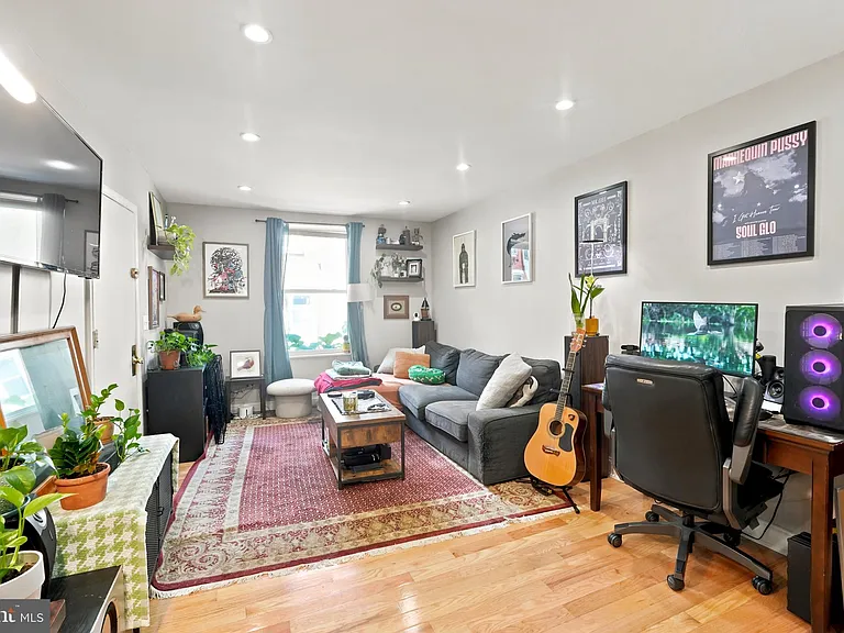 402 Durfor St #1 — Photo 5