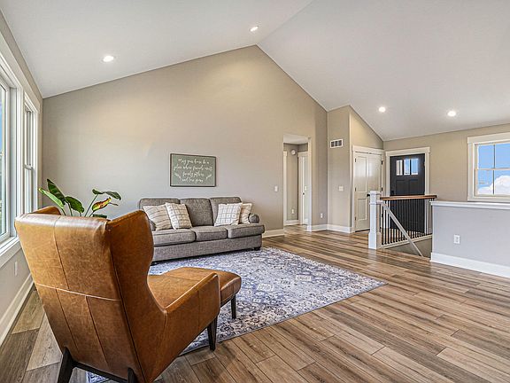5th image of 6097 Molli Dr