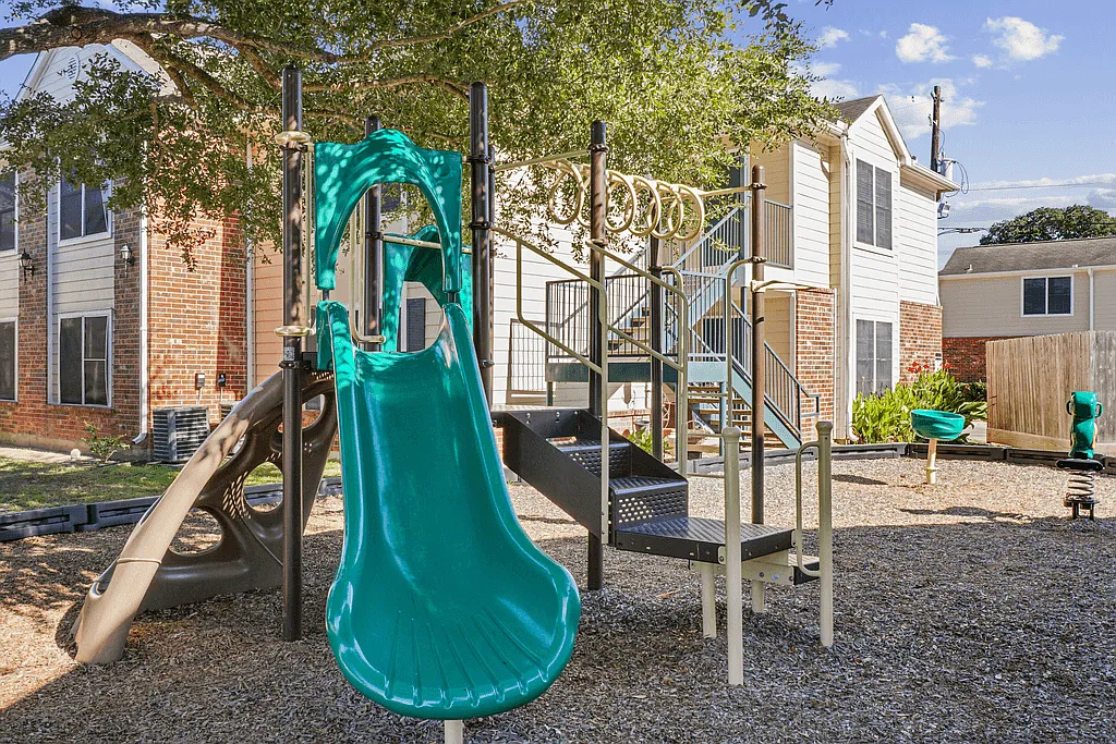 Falcon Pointe Apartments — Photo 3