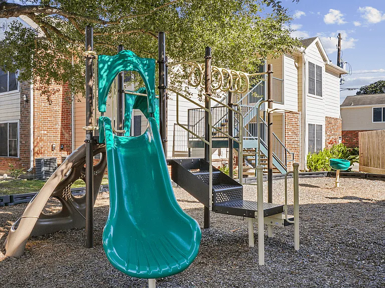 Falcon Pointe Apartments — Photo 3