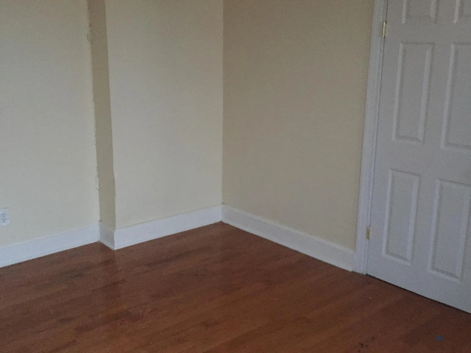 3 bed, 1200 sqft, $2,200 — Photo 3
