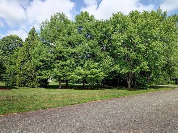 3rd image of 133 Meadowlark Ln