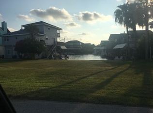 135 Quayside Dr, Galveston, TX 77554