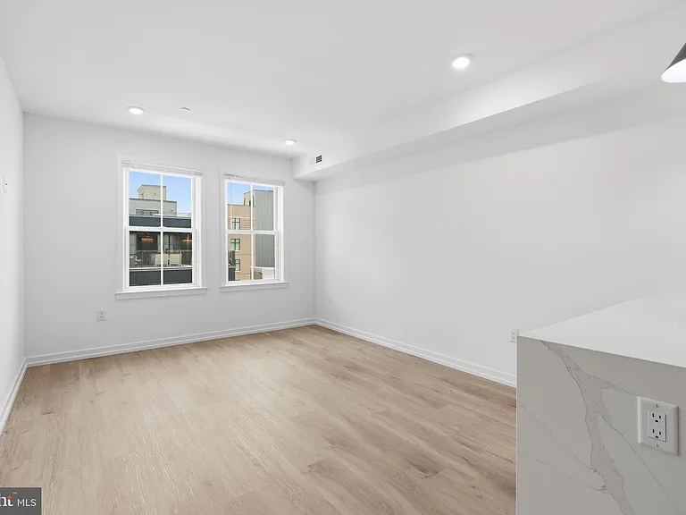 209 New St #5B — Photo 10