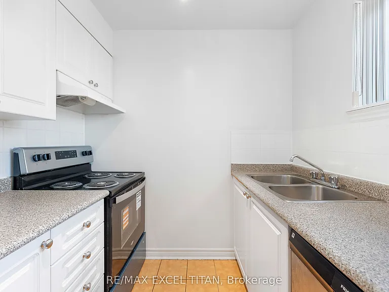 1407 Dupont St #409 — Photo 12