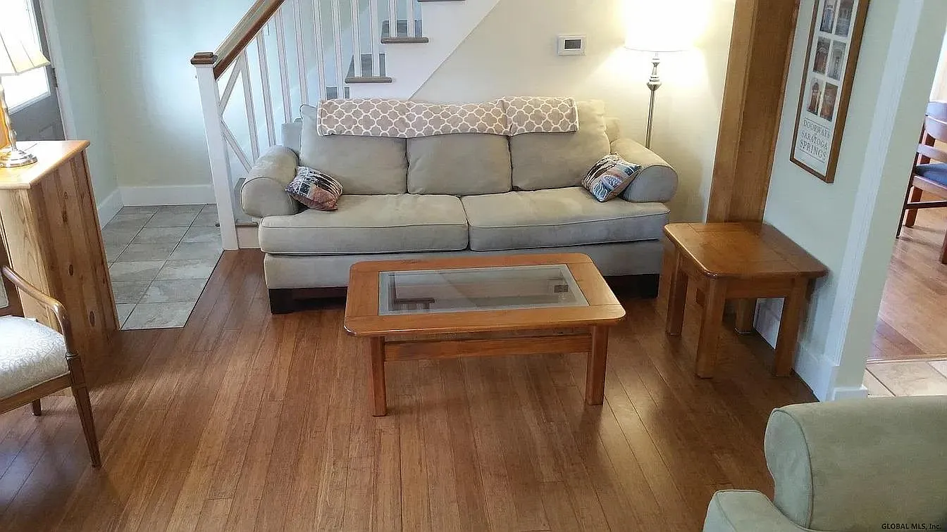 3 bed, 1300 sqft, $2,500 — Photo 3