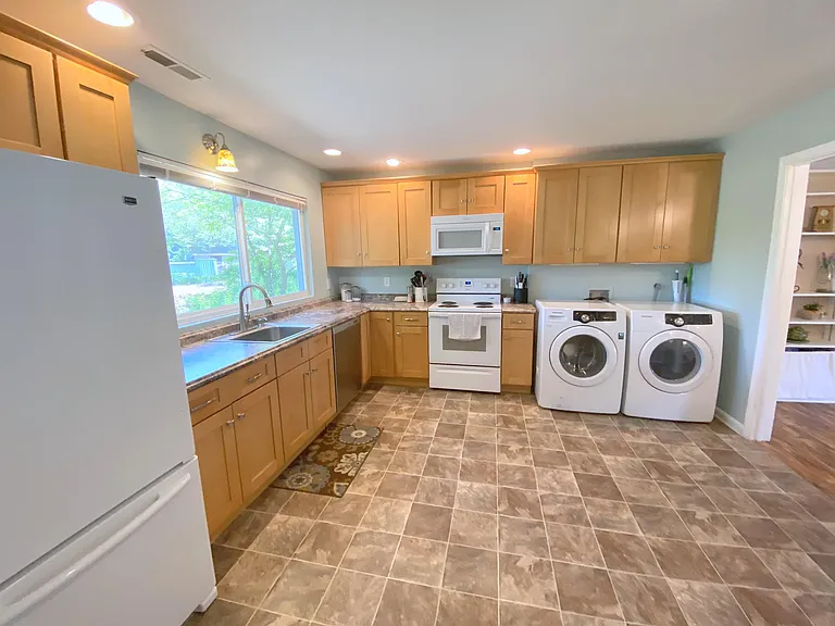 56 Woodlake Dr — Photo 4
