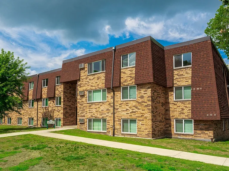 Drake Apartments — Photo 7