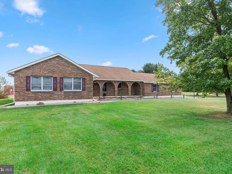 1st image of 207 E Dickerson Ln