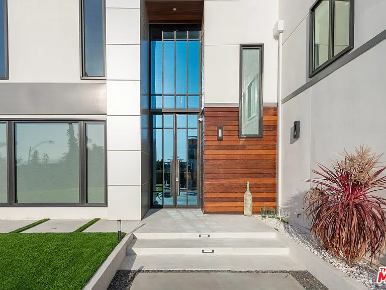 4338 Gayle Dr — Photo 10