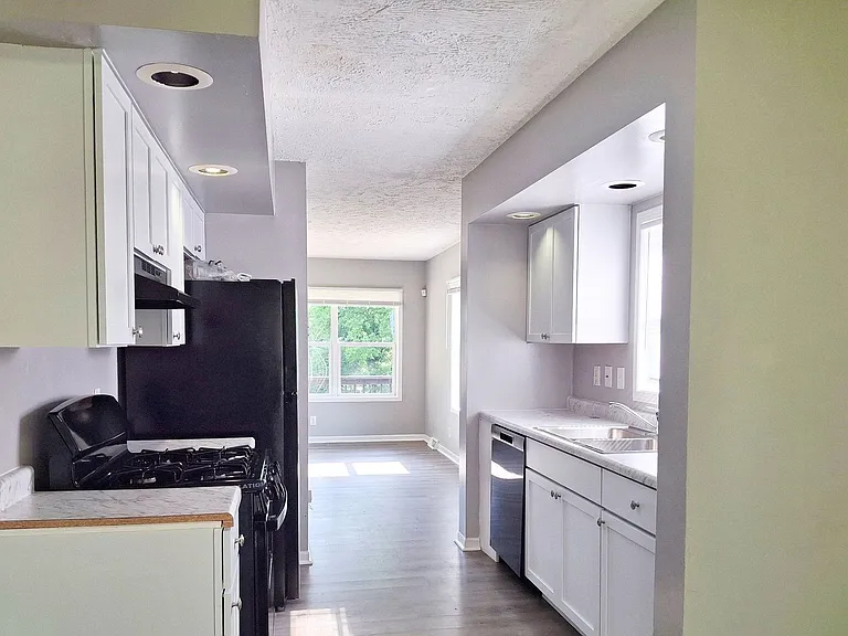 421 W Jefferson St — Photo 3