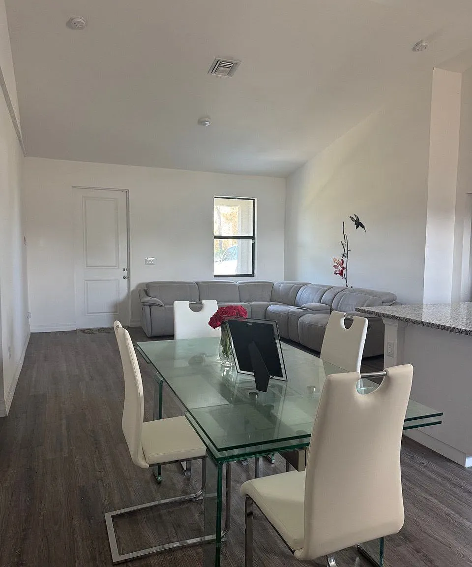 4 bed, 1500 sqft, $2,250 — Photo 4