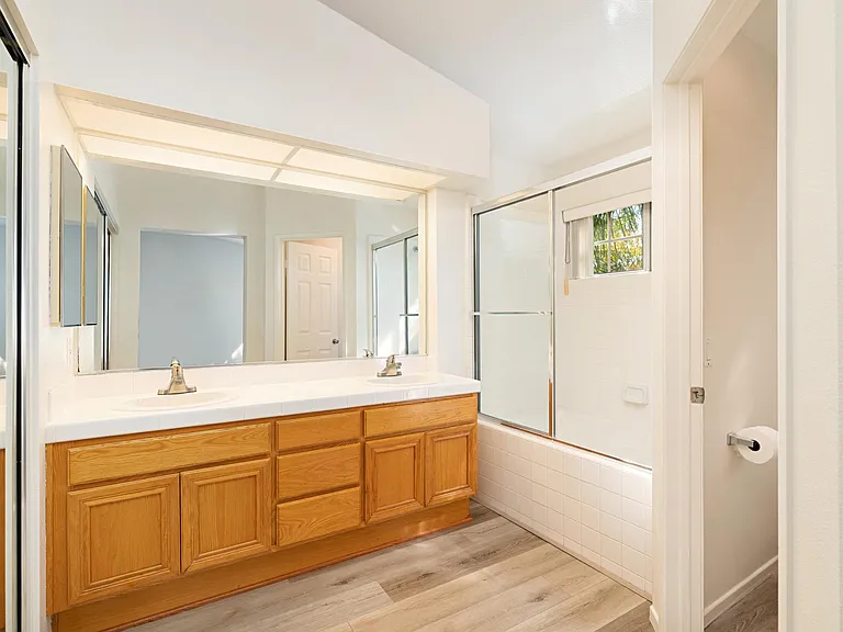 Full bath that services the secondary bedrooms.