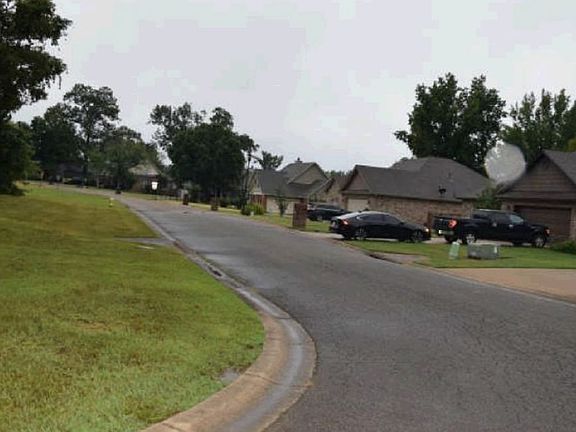 Exterior Neighborhood (street photo)