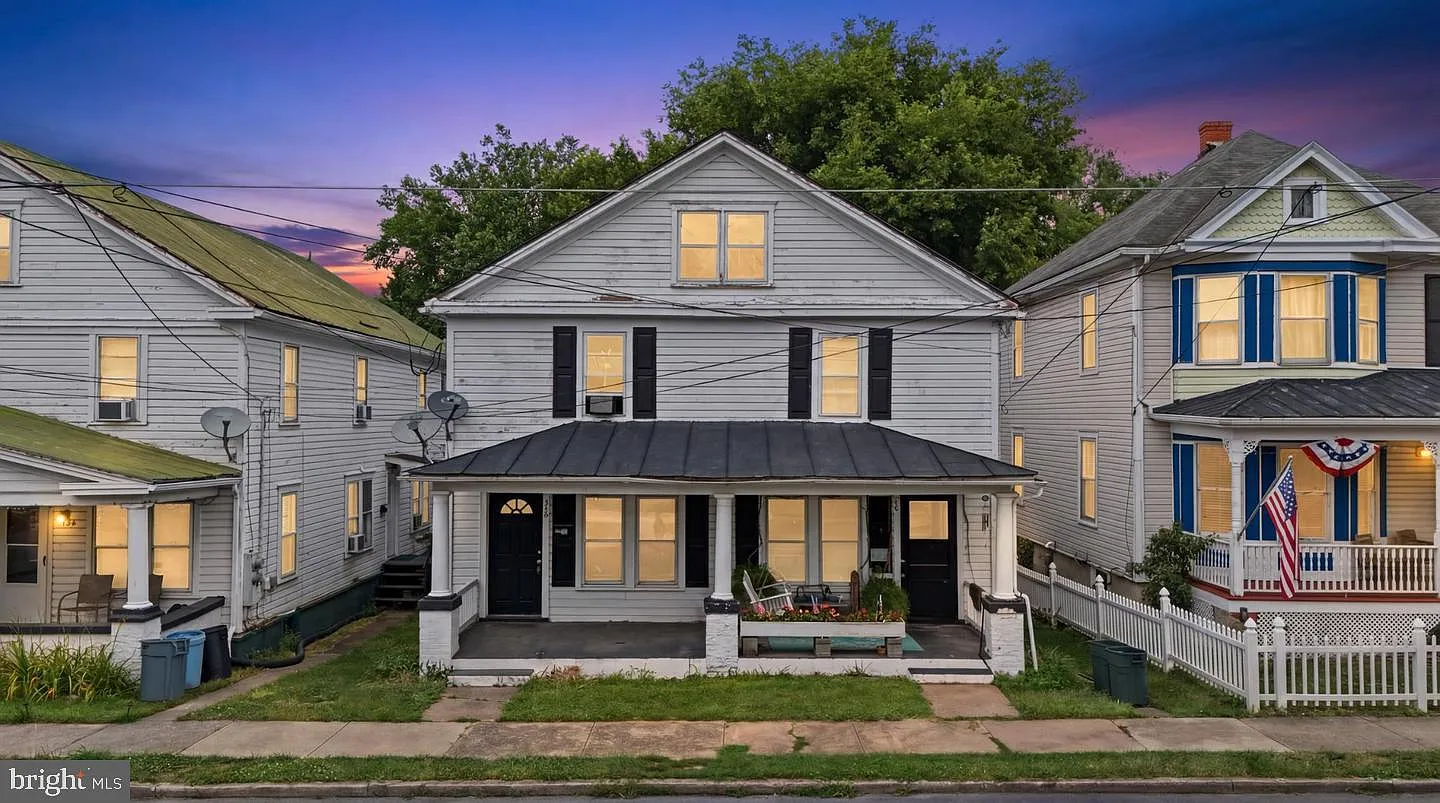 3 bed, 1.0 bath, 2460 sqft, $1,500 — Photo 1