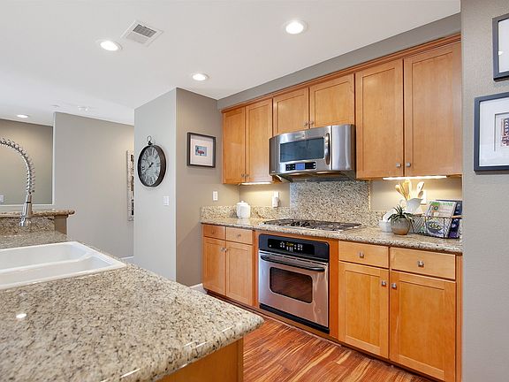 3rd image of 3622 Indiana St APT 105