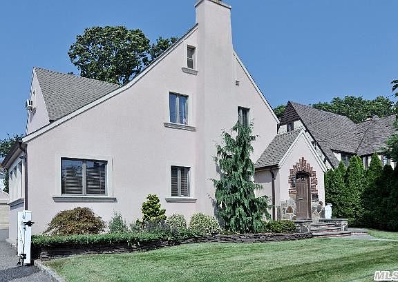 2nd image of 17 Vanderbilt Ave