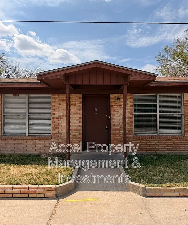 2401 Gumwood Ave #7