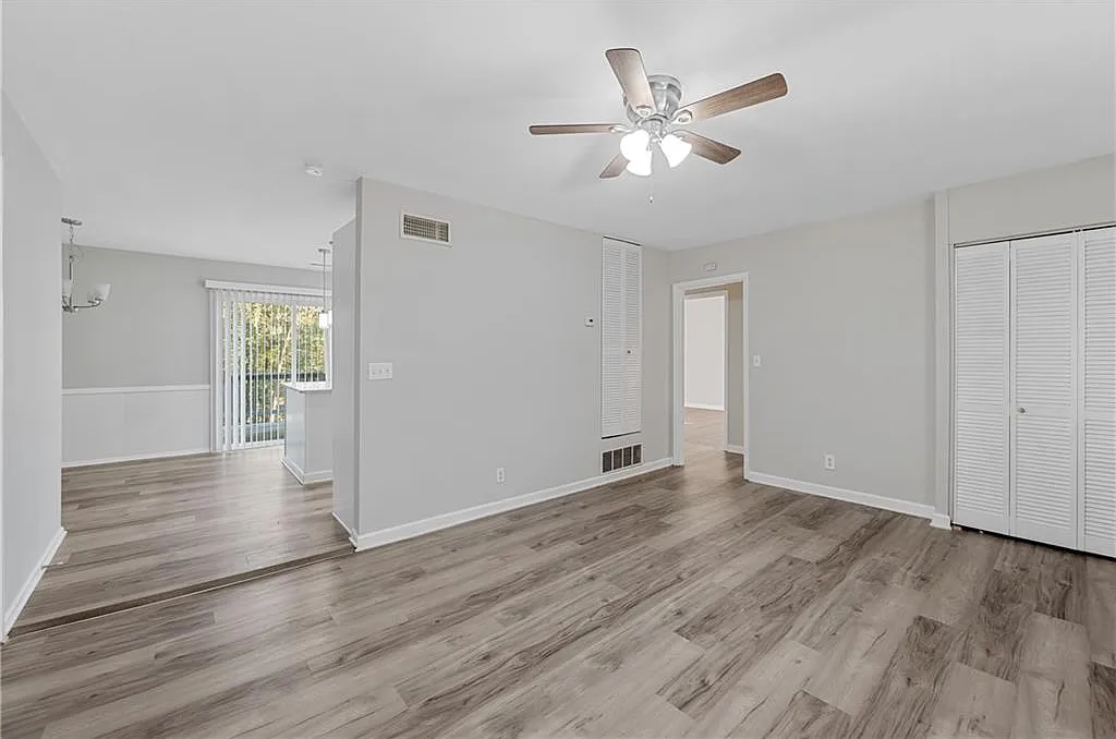 2 bed, 1.5 bath, 900 sqft, $1,600 — Photo 2