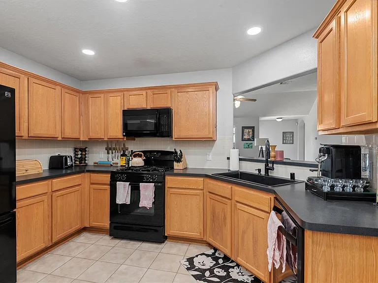 5614 Savannah Woods Ln — Photo 7