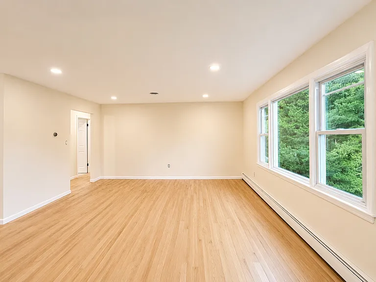 28 Carr St #2 — Photo 5