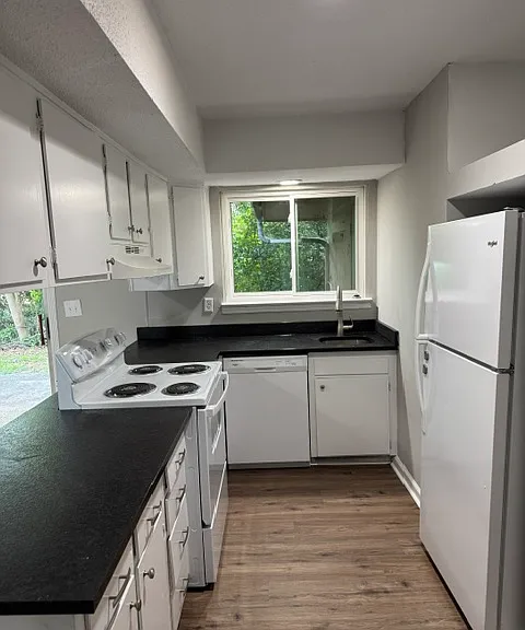4716 Metro Park Ln #B — Photo 3