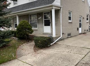 2042 Vernier Rd, Grosse Pointe Woods, MI 48236