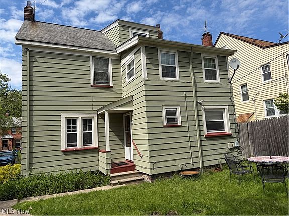 2nd image of 3568 Berkeley Rd