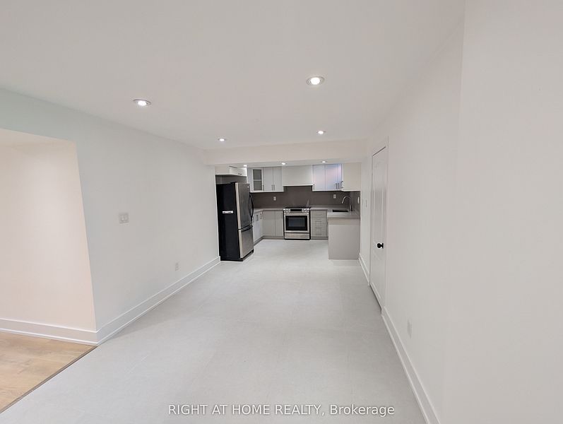 Ajax House for rent - 3 Bedrooms — photo 4