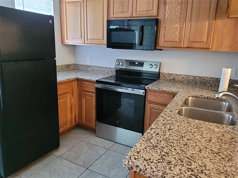 11301 Grandville Dr — Photo 9