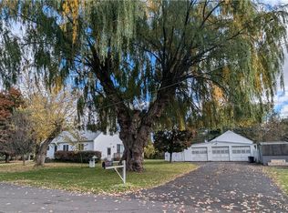 302 Altmont Dr, East Syracuse, NY 13057