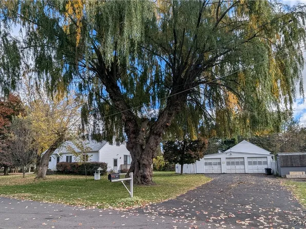 302 Altmont Dr, East Syracuse, NY 13057