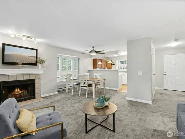 9904 NE 142nd Place #C302, Kirkland, WA 98034