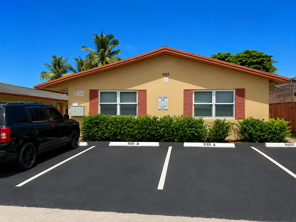 920 SW 15th Ter