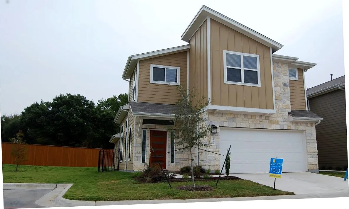 3 bed, 2.5 bath, 2035 sqft, $3,100 — Photo 4