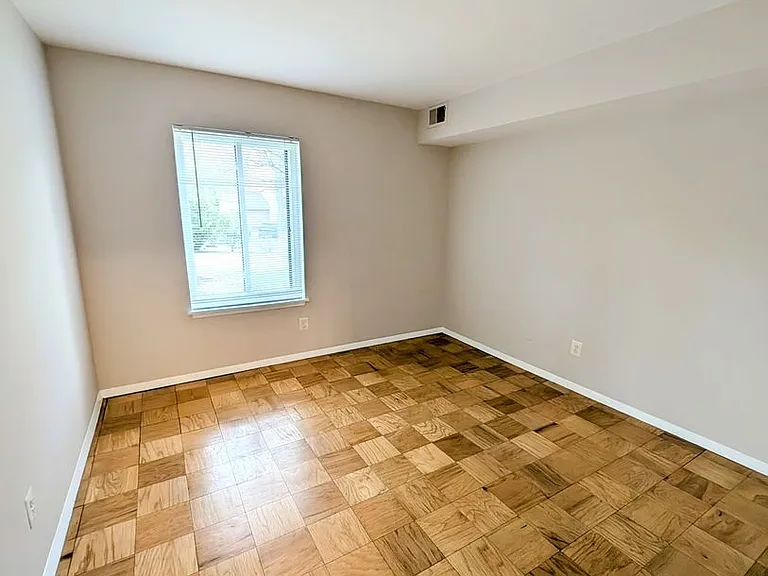 11309 Commonwealth Dr #T2 — Photo 18