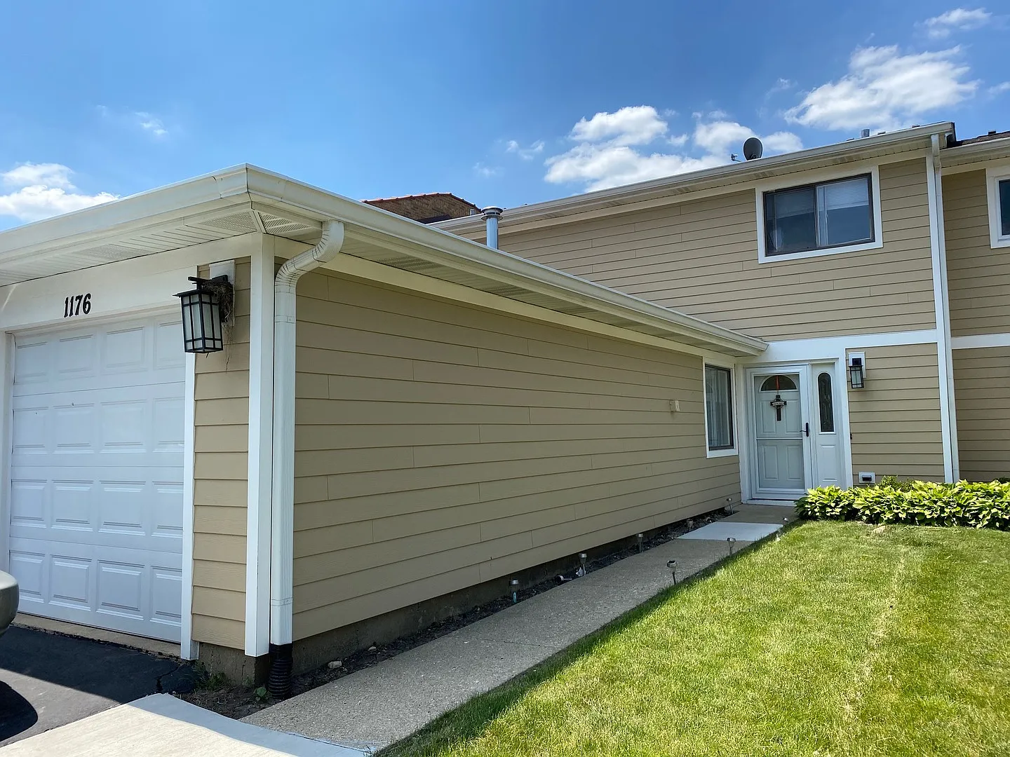 1176 N Chesapeake Ln photo 1
