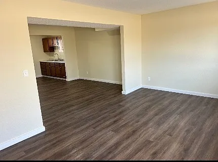 3 bed, 1.5 bath, 1200 sqft, $1,200 — Photo 4