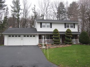 7458 Waxwood Cir, North Syracuse, NY 13212