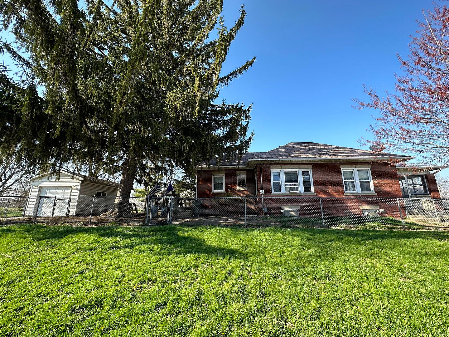 401 N Alexander St, Clinton, IL 61727 Zillow