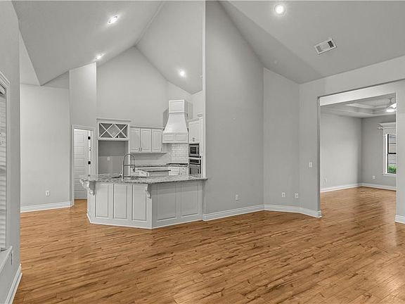 3rd image of 2749 W Vanike Dr