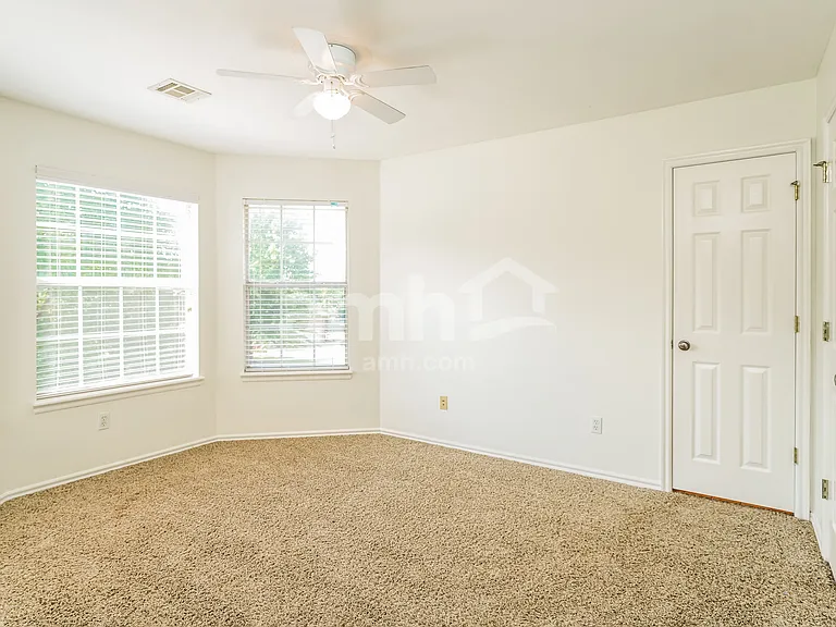 1436 W Plymouth St N — Photo 17